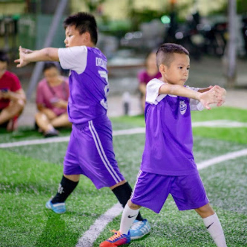 Read more about the article 7 lợi ích khi học bóng đá trẻ em ba mẹ cần biết